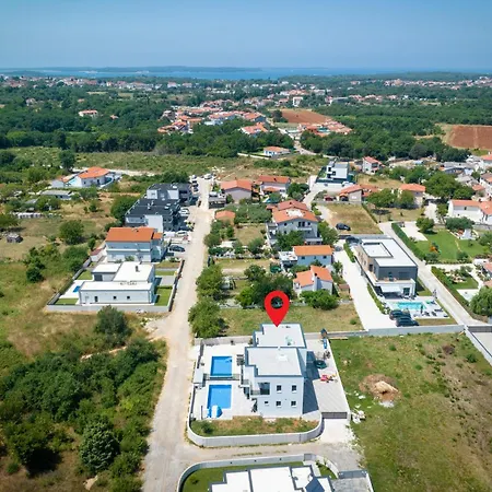 Beautiful In Пула