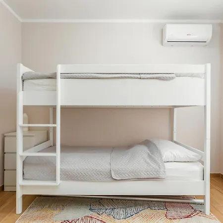 Beautiful In بيت للعطل بولا