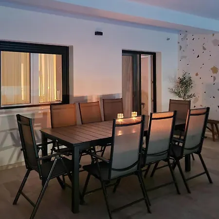 Stunning In With Kitchen 펜션 풀라
