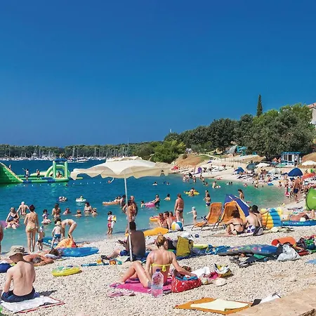 Semesterbostad Beautiful In Pula