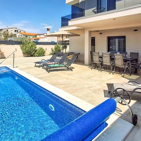Stunning Home In Pula * Pula